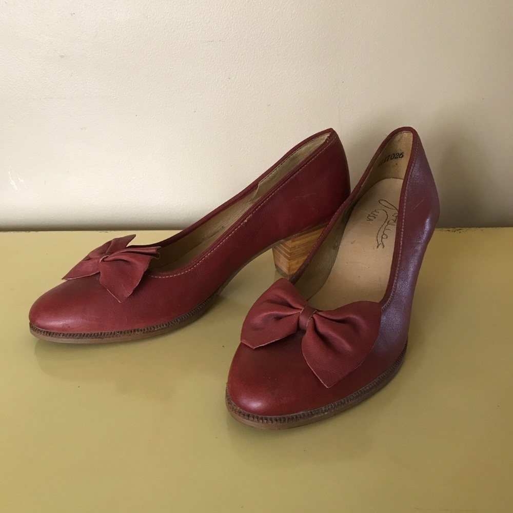 Vintage Red Bow Pumps